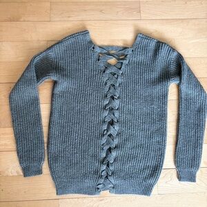 Juniors’ SO size small lace up gray sweater